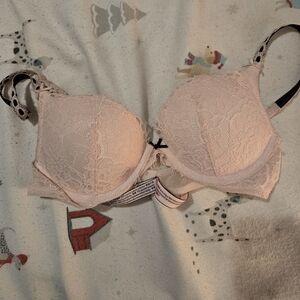 Like new!! Victoria Secret Dream Angels push up bra size 32b